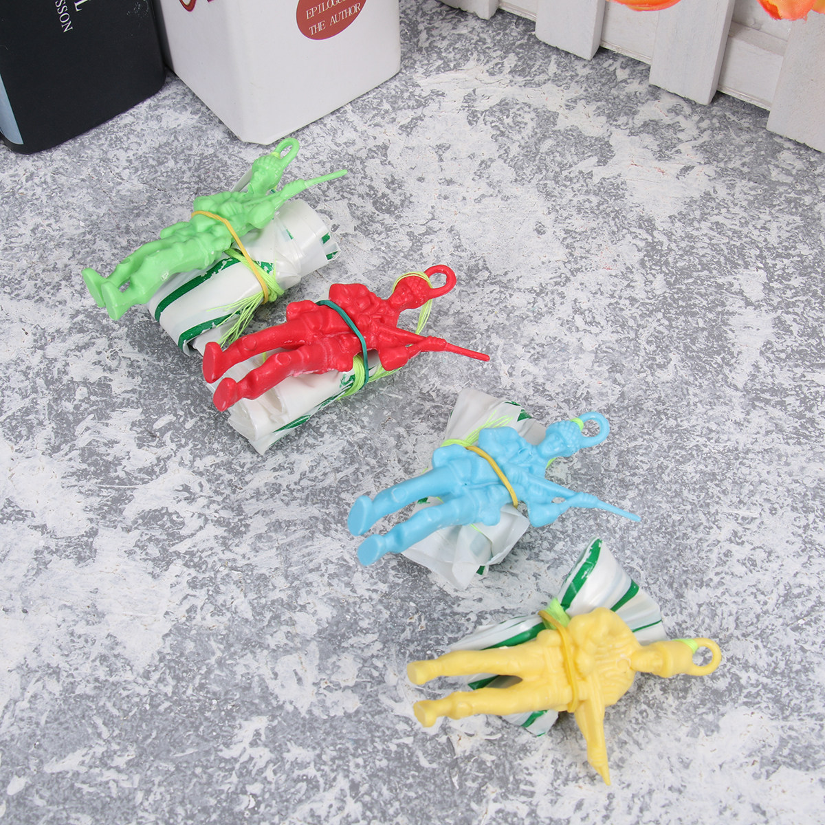 Kids Outdoor Education - 10Pcs Soldier Parachute Hand Throwing Educational